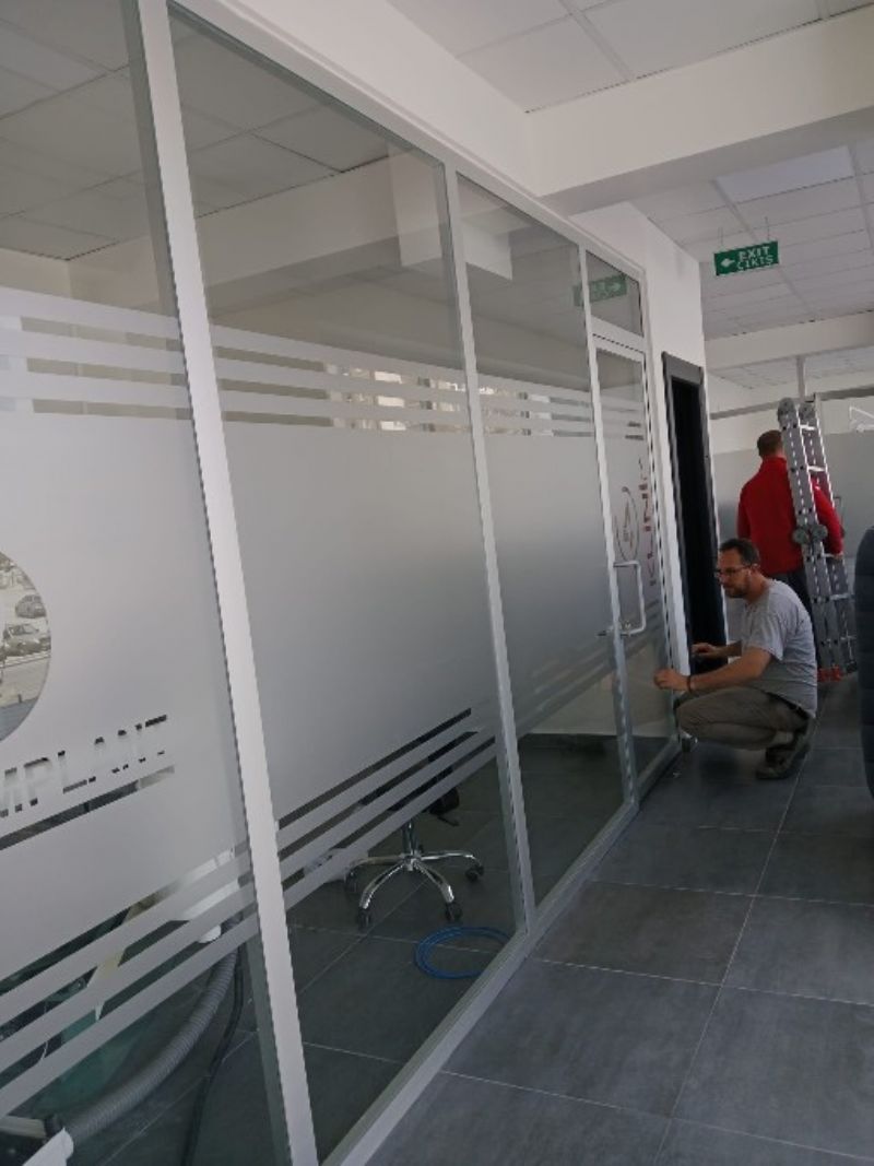 Kayseri Folyo Kaplama Nedir? Araç, Cam ve Vitrin Folyo Uygulamaları Rehberi